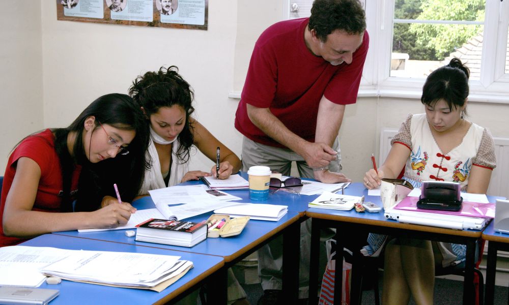 English school open to face to face classes - Nacel English School London