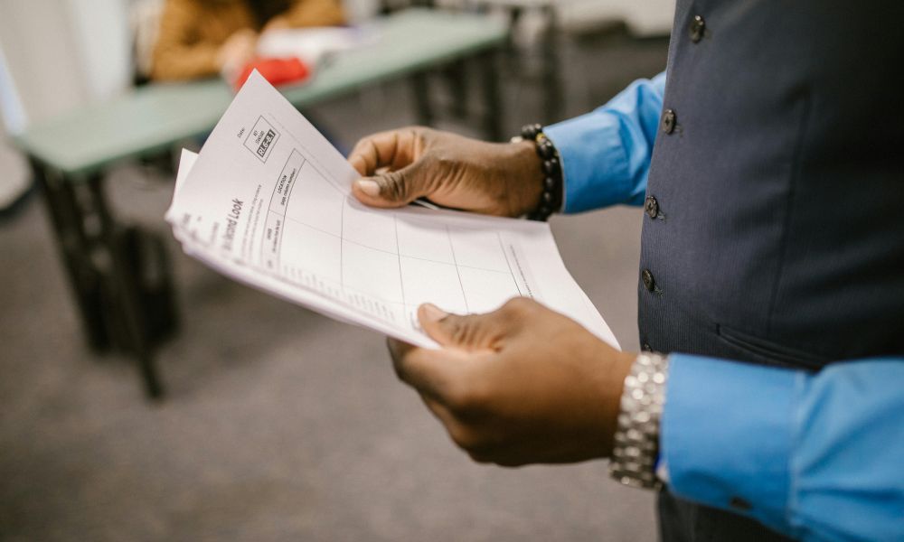 Gagnez des crédits tout en étudiant à l'étranger - conseiller scolaire avec bulletin de notes