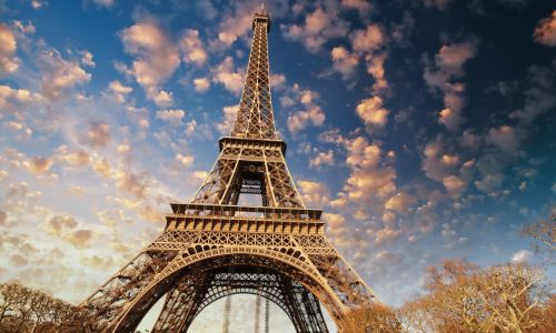 Homestay Immersion France - Private French Courses in Paris - visiting the Eiffel Tower