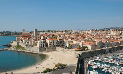 Acampamentos de Verão França - Programa de Imersão em Francês para Famílias na Côte d'Azur, França